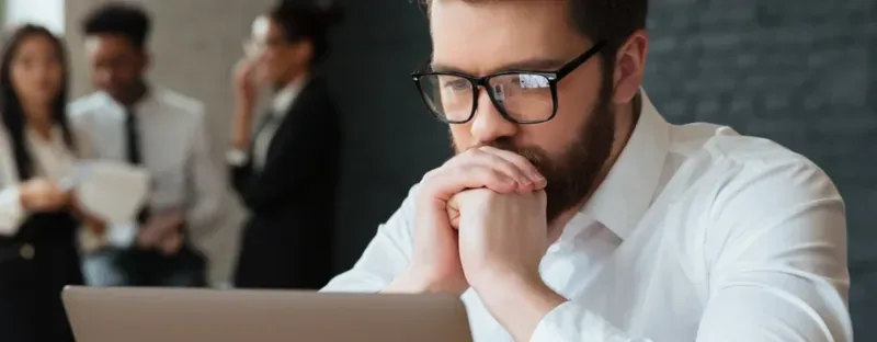 Guía de proctoring: todo lo que necesitas saber para implementarlo